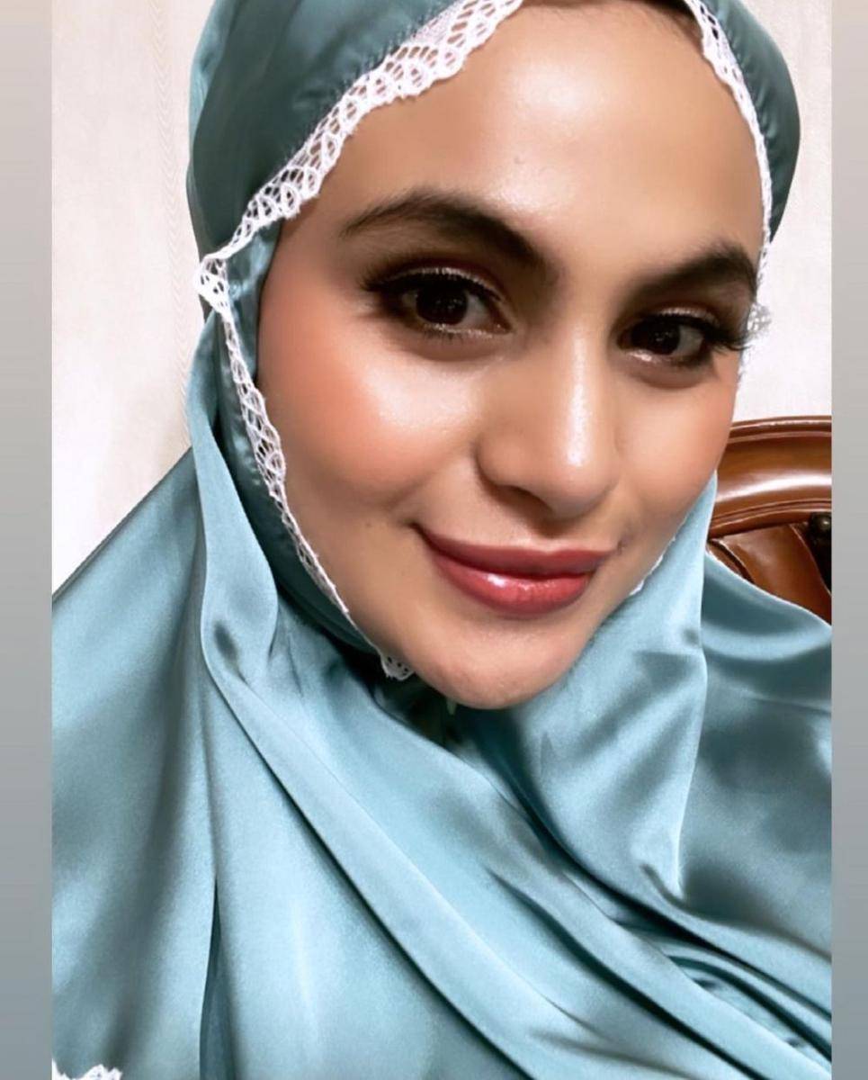 Asha Shara (instagram.com/ashasyara)