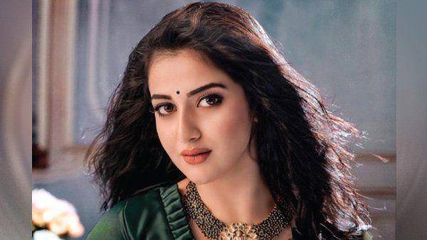 Sahana (filmibeat.com)