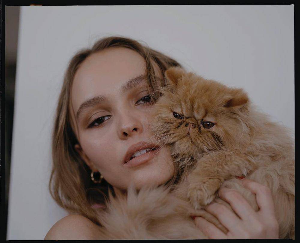 lily-rose depp (instagram.com/lilyrose_depp)