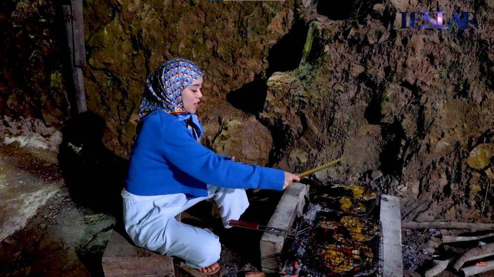 Lesti dan Rizky Billar masak ikan bakar (YouTube.com/Leslar Entertainment/)