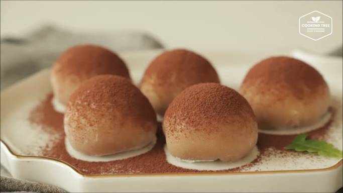 mochi tiramisu (dok. youtube.com/Cooking tree 쿠킹트리)