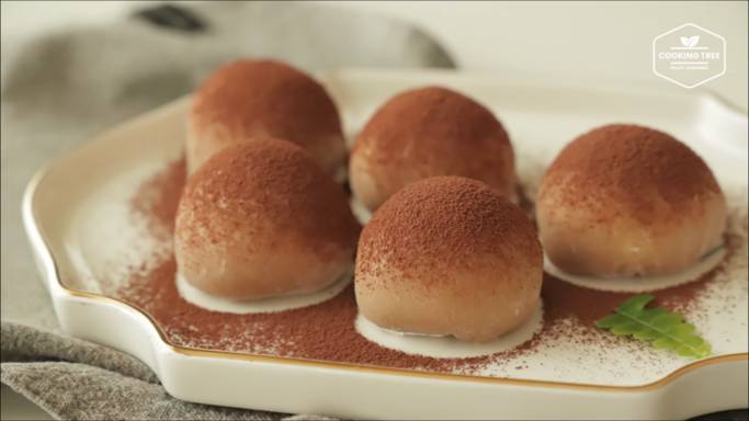 mochi tiramisu (dok. youtube.com/Cooking tree 쿠킹트리)