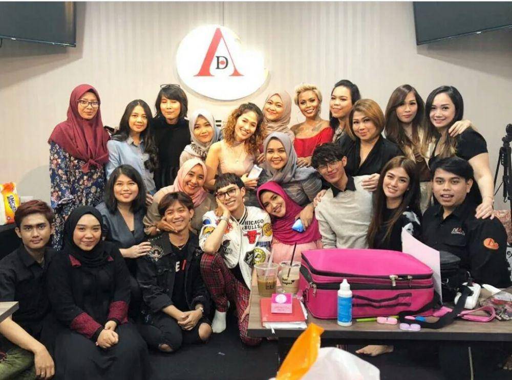 potret Nita Gunawan saat menjadi makeup artist (instagram.com/nitagunawan09)