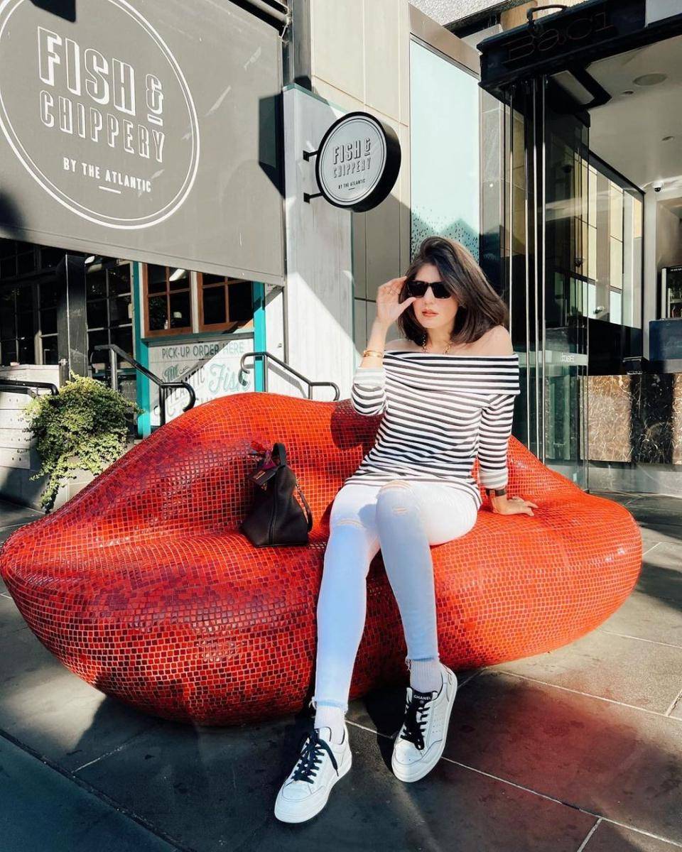 OOTD celana panjang ala Carissa Puteri (instagram.com/carrisa_puteri)