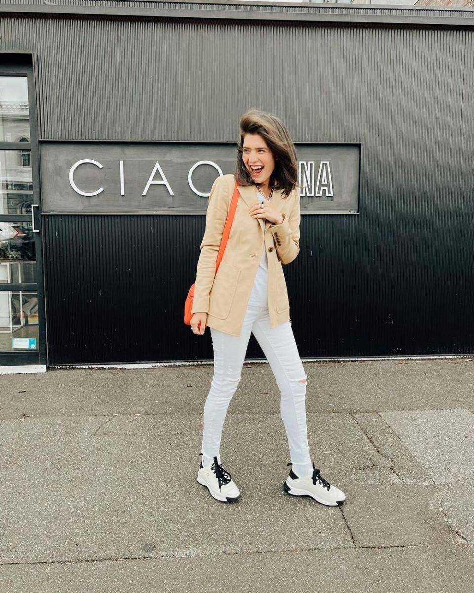 OOTD celana panjang ala Carissa Puteri (instagram.com/carrisa_puteri)
