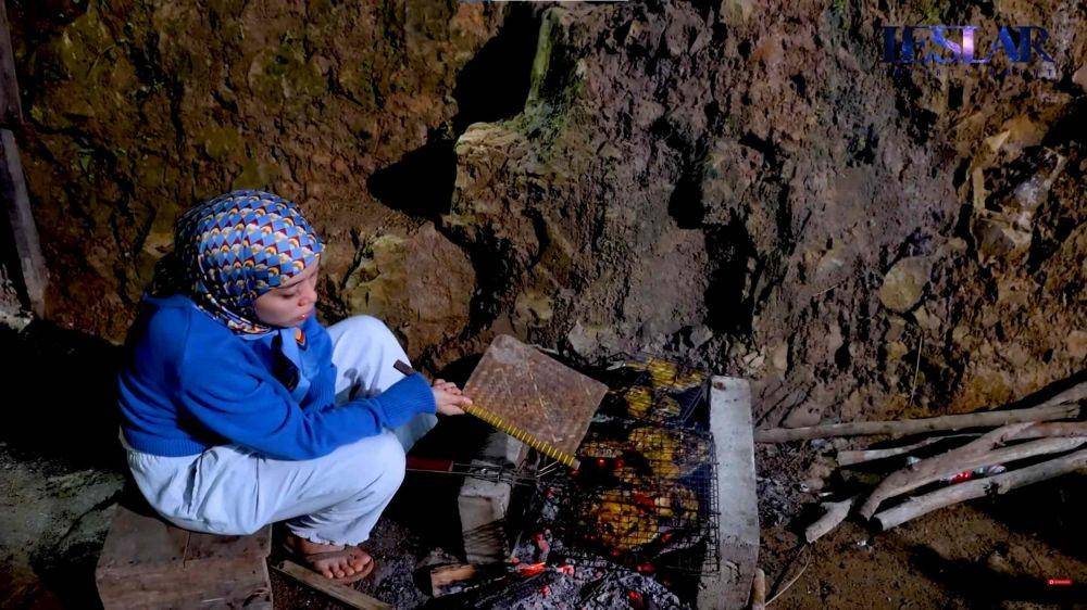 Lesti dan Rizky Billar masak ikan bakar (YouTube.com/Leslar Entertainment/)