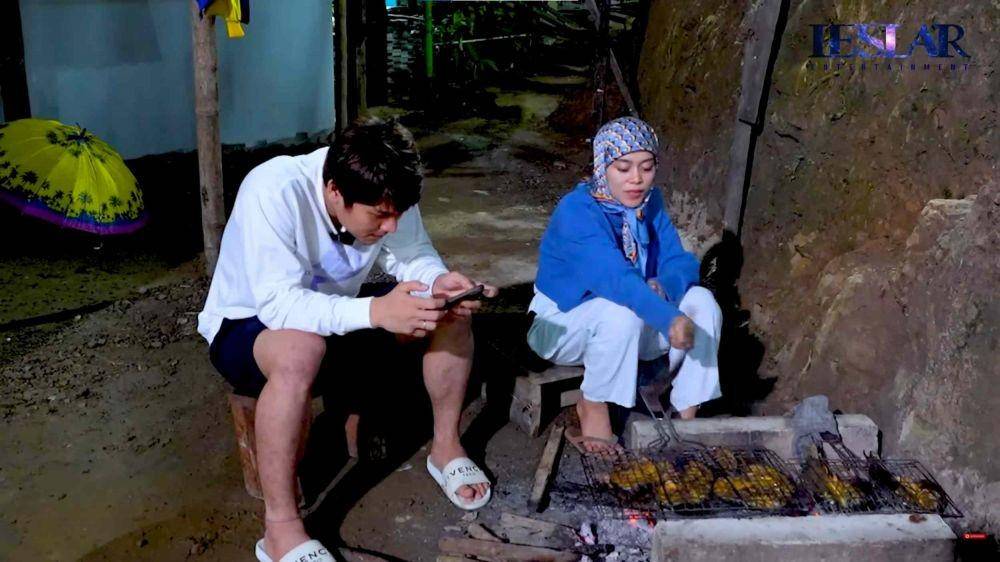 Lesti dan Rizky Billar masak ikan bakar (YouTube.com/Leslar Entertainment/)
