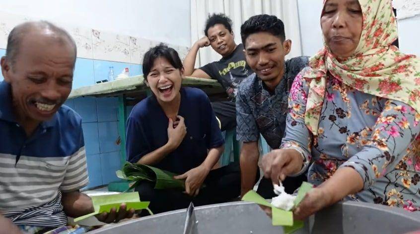 Indah dan mertua (Youtube.com/indah permatasari)