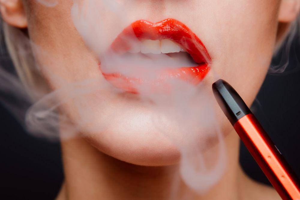 ilustrasi rokok elektrik (unsplash.com/Chiara Summer)