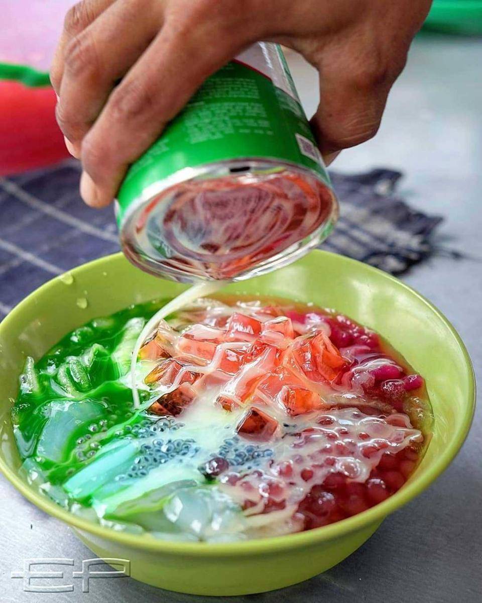 ilustrasi menambahkan susu(instagram.com/infokulinerkediri)