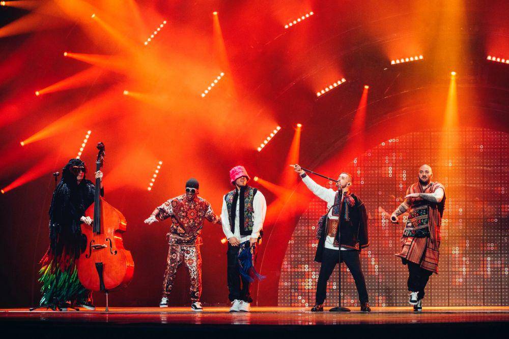 Grup musik asal Ukraina, Kalush ketika tampil dalam acara final Eurovision 2022 di Turin, Italia pada Sabtu (14/5/2022). (twitter.com/Eurovision)