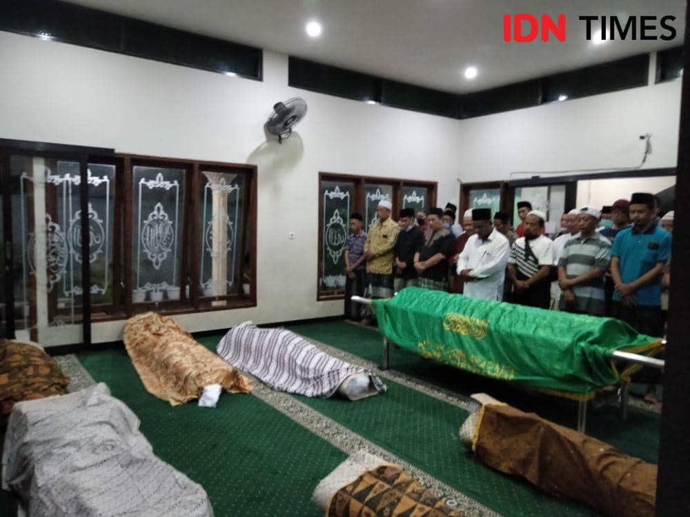 Semua Jenazah Korban Kecelakaan Bus di Tol Mojokerto Tiba di Benowo