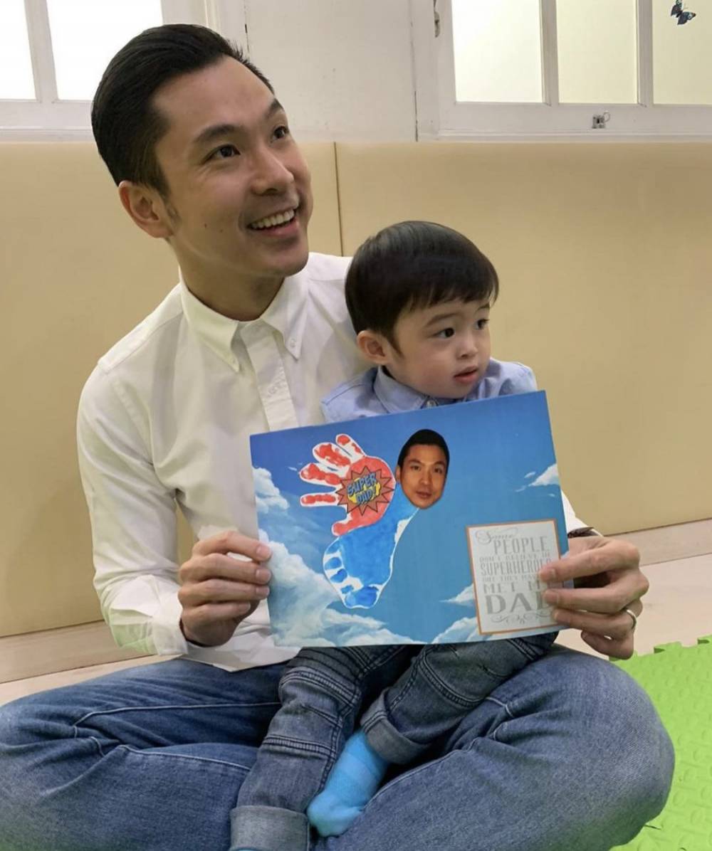 potret Harvey Moeis sedang momong Raphael (instagram.com/raphaelmoeis)