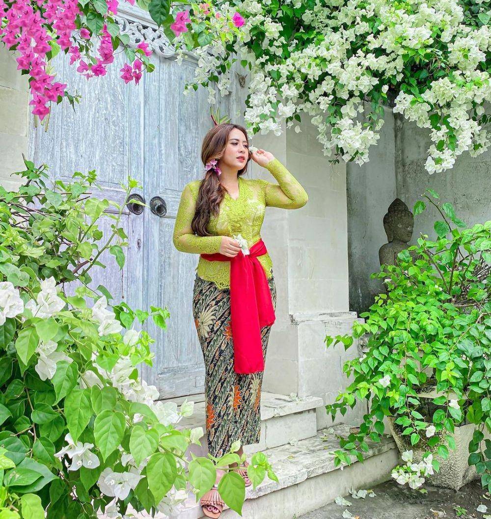 Kebaya Maharani Kemala (instagram.com/maharanikemala)