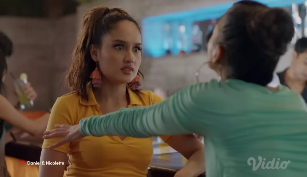 cuplikan adegan Cinta Laura dalam series 'Daniel and Nicolette' (youtube.com/Vidio)