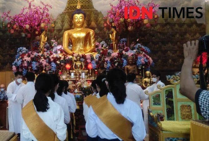 Ribuan Umat Buddha Makassar Ikuti Puncak Waisak di Vihara Girinaga