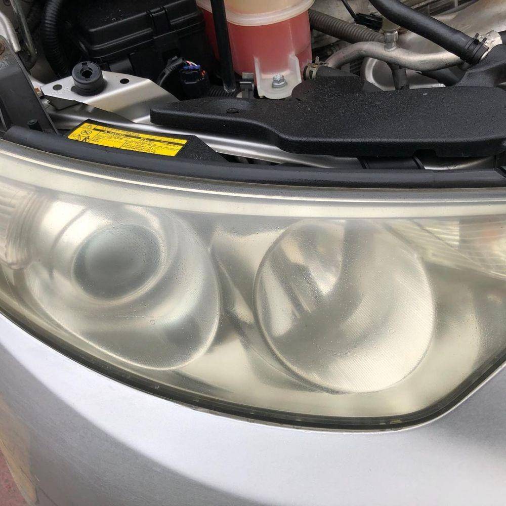 Ilustrasi headlamp yang menguning (instagram.com/ purediamonddetailing)