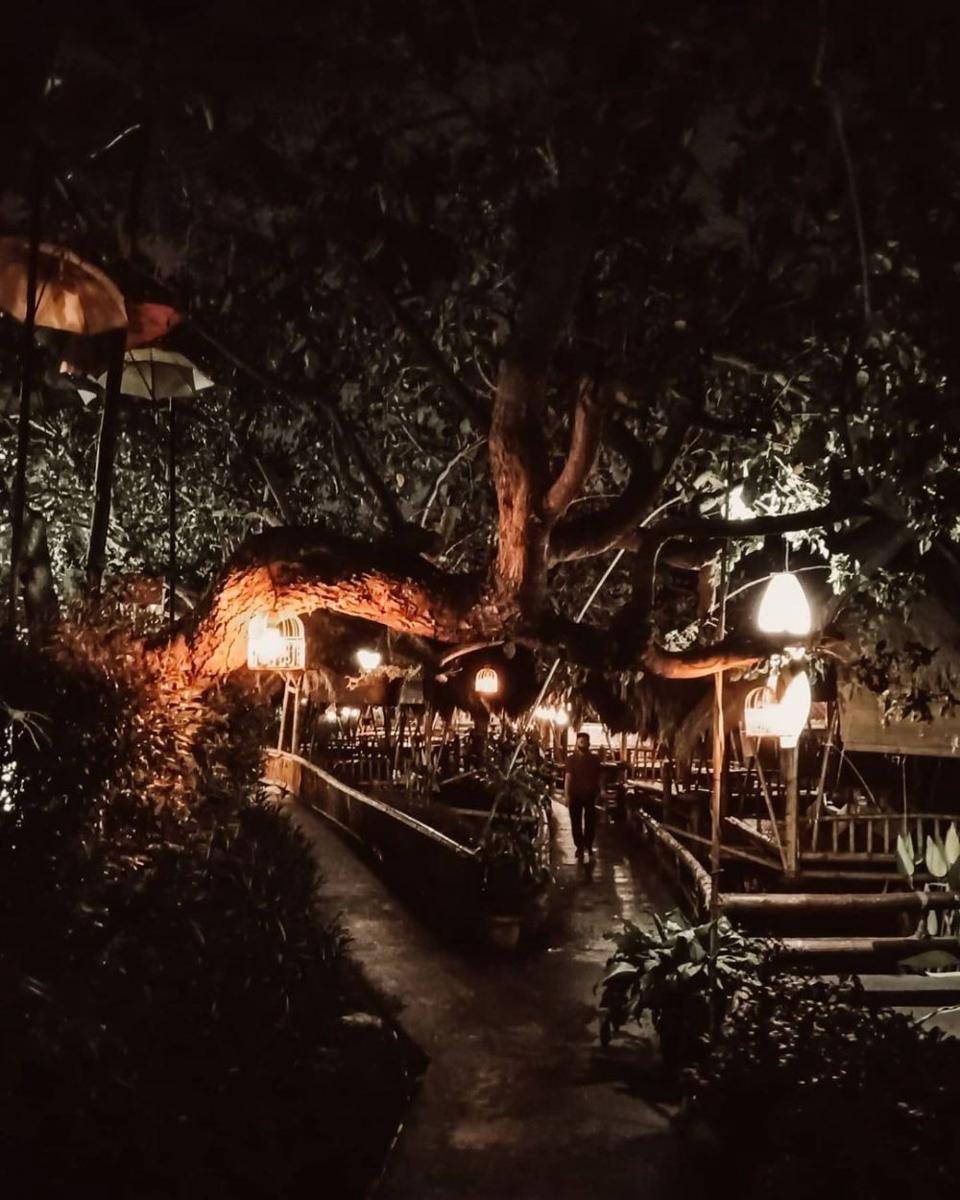 Gubug Mang Engking, BSD, Tangerang (instagram.com/robbyleedjohari)