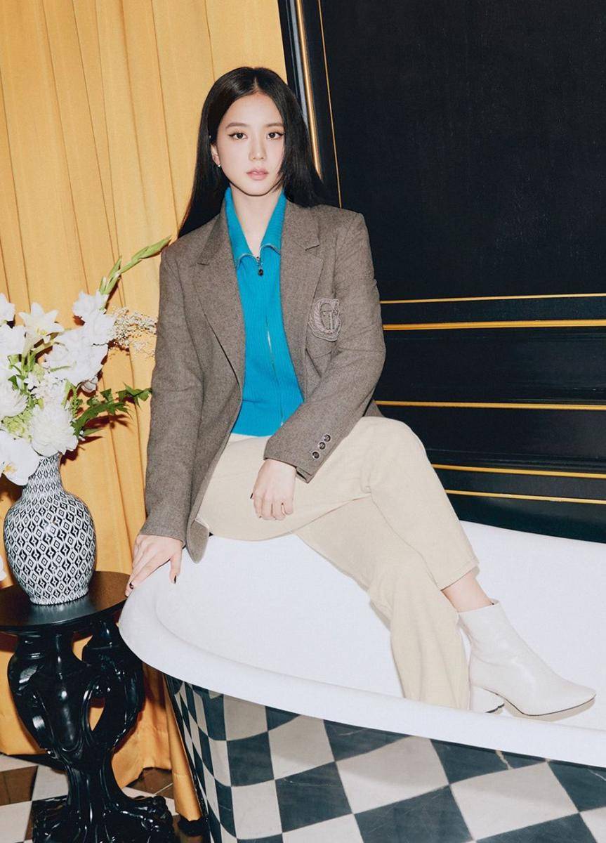 boots ala Jisoo BLACKPINK (twitter.com/blackpinkbabo)