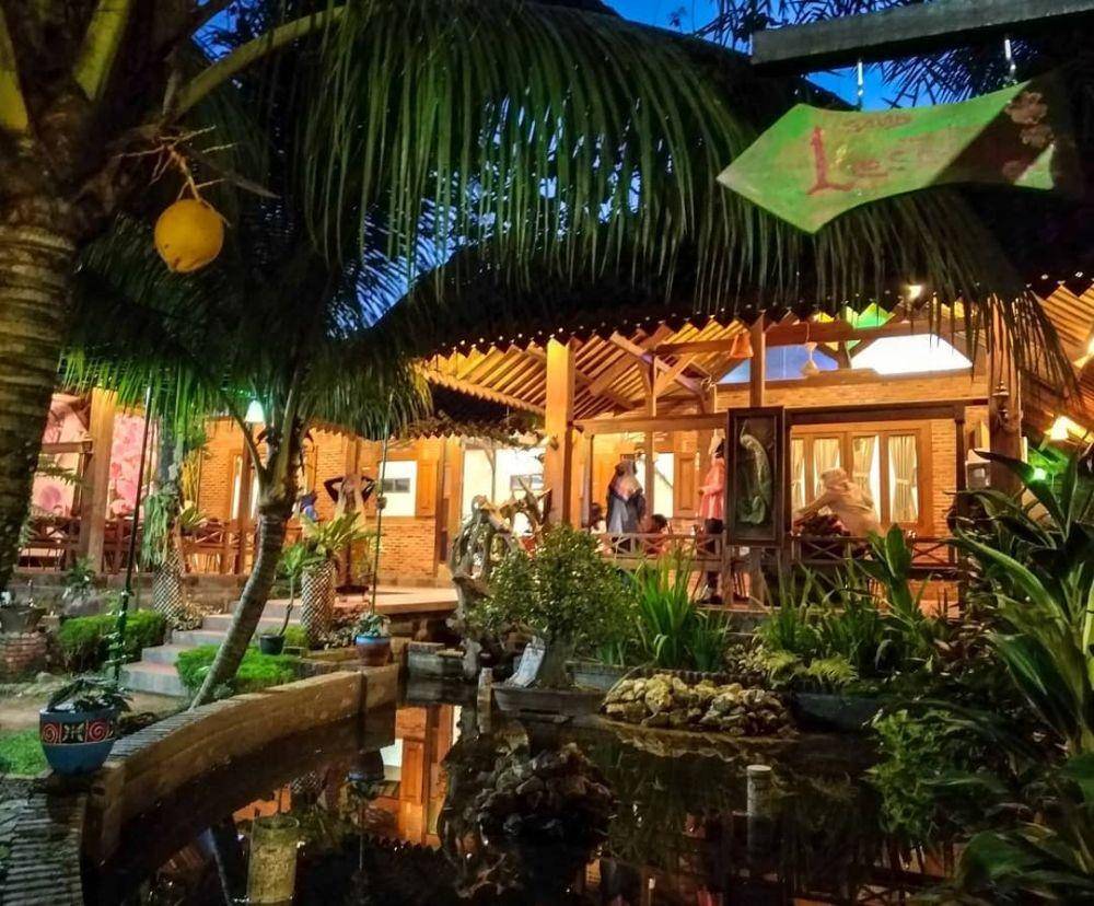 Resto Kampoeng Anggrek, BSD, Tangerang (instagram.com/kampoenganggrekresto)