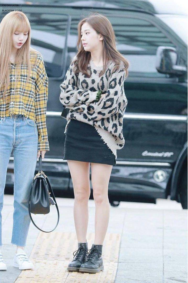 boots ala Jisoo BLACKPINK (instagram.com/blackpinkfashionupdate)