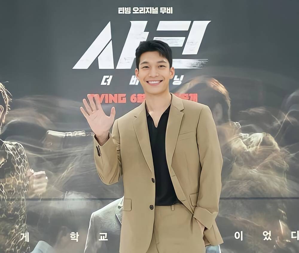 Wi Ha Joon (instagram.com/wi__wi__wi)