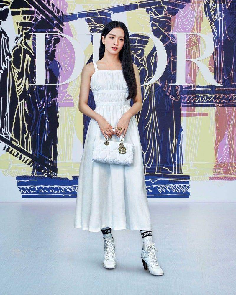 boots ala Jisoo BLACKPINK (vogue.co.uk)