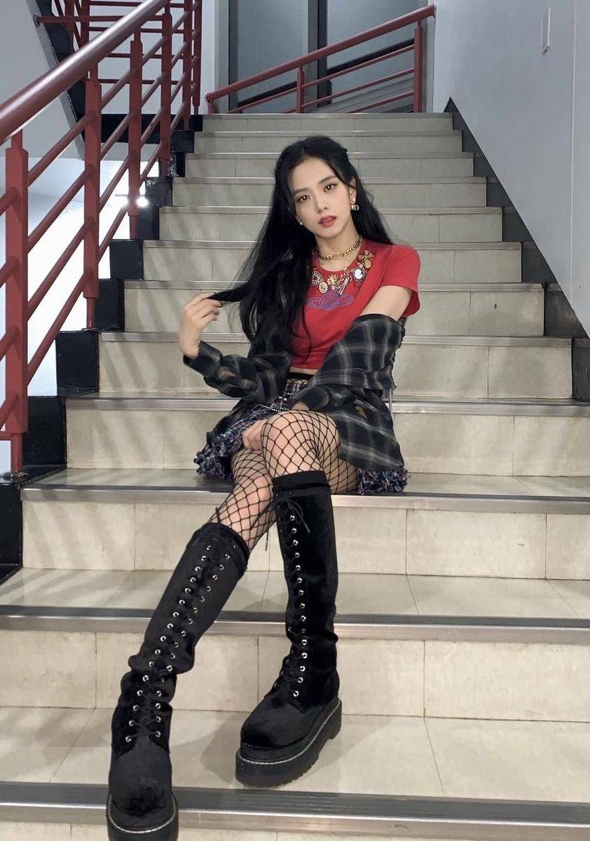boots ala Jisoo BLACKPINK (instagram.com/sooyaaa__)