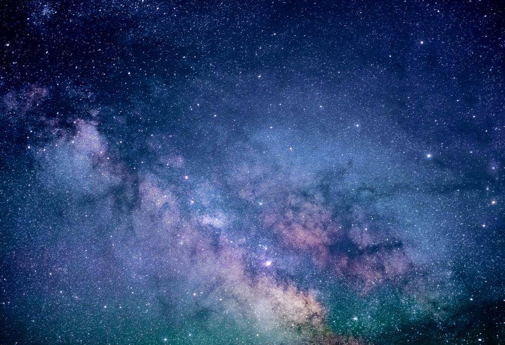 ilustrasi alam semesta (unsplash.com/Jeremy Thomas)