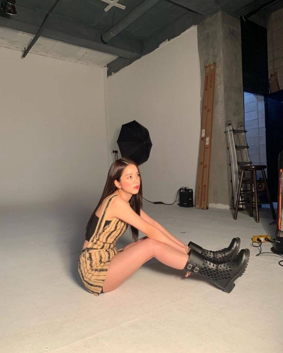 boots ala Jisoo BLACKPINK (instagram.com/sooyaaa__)