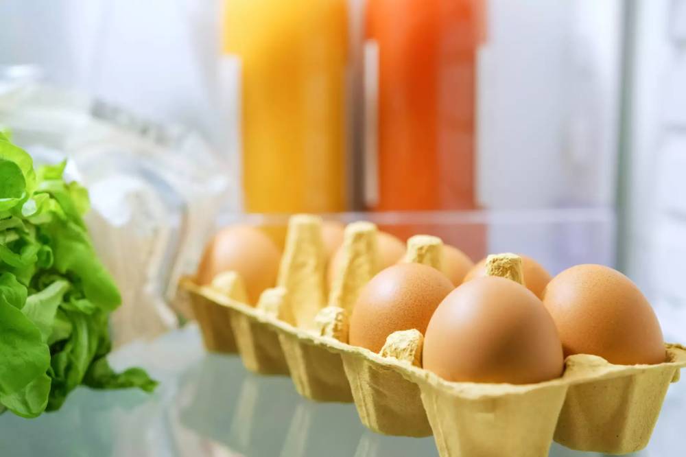 potret telur di kulkas (allrecipes.com)