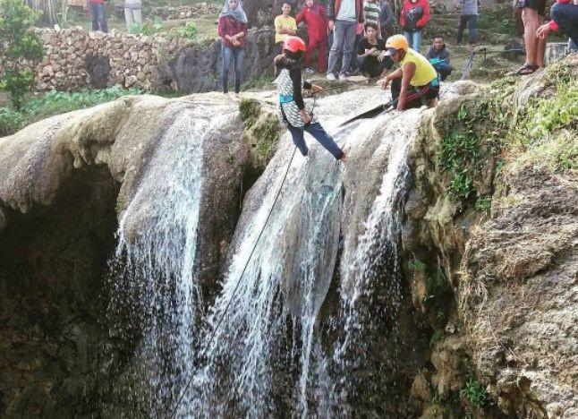 Rappeling di Pantai Jogan (instagram.com/pantai_jogan)