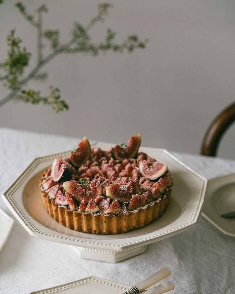 fig tart (instagram.com/eira.lee)
