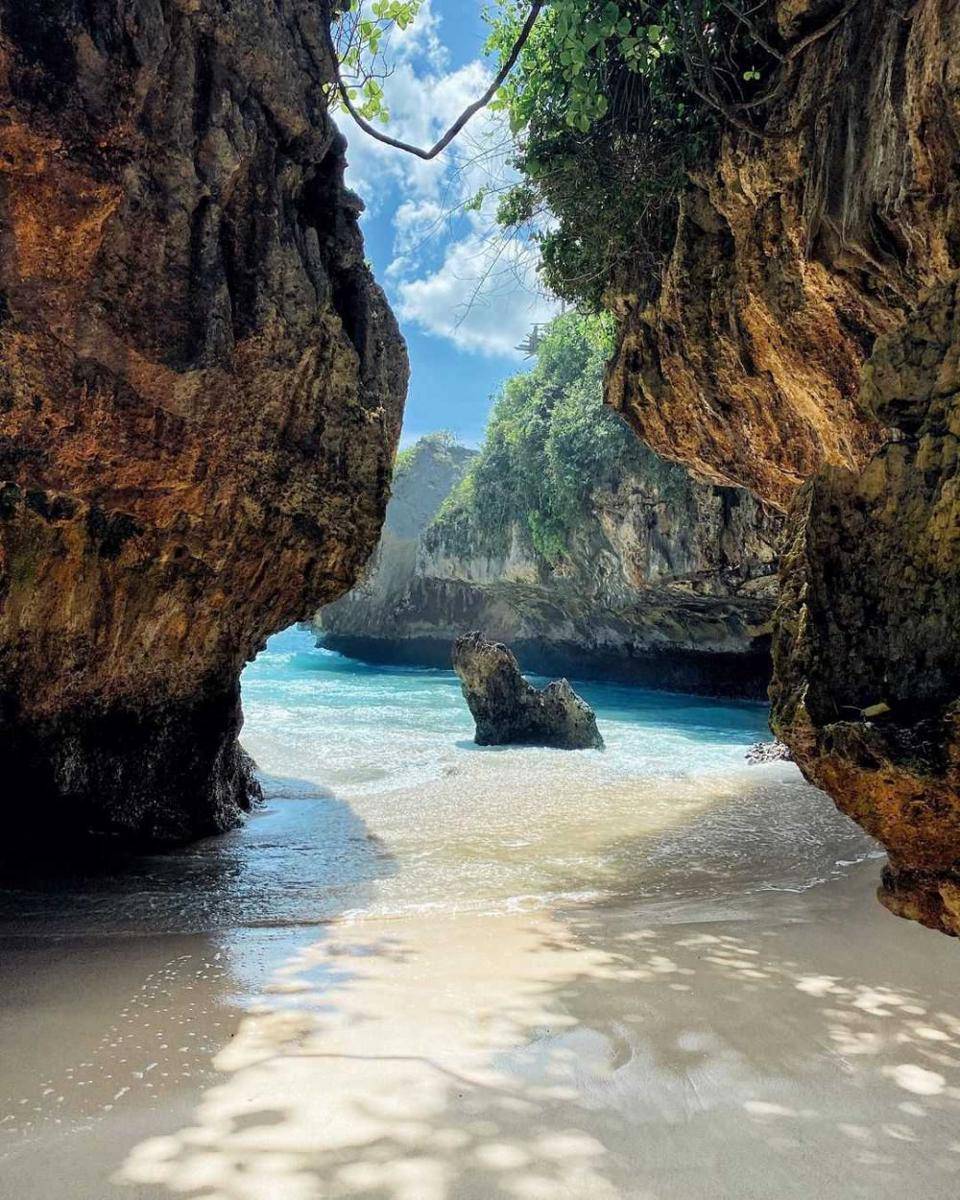 potret Pantai Suluban (instagram.com/dharmaproject11)