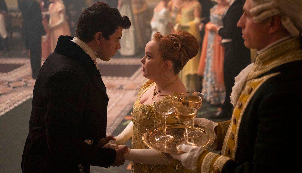 Luke Newton sebagai Colin dan Nicola Coughlan sebagain Penelope (twitter.com/variety)