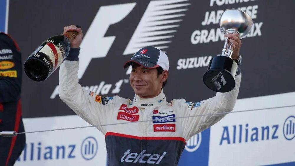 Kamui Kobayashi saat naik podium pada GP Jepang 2012 (circuitprodigital.com)