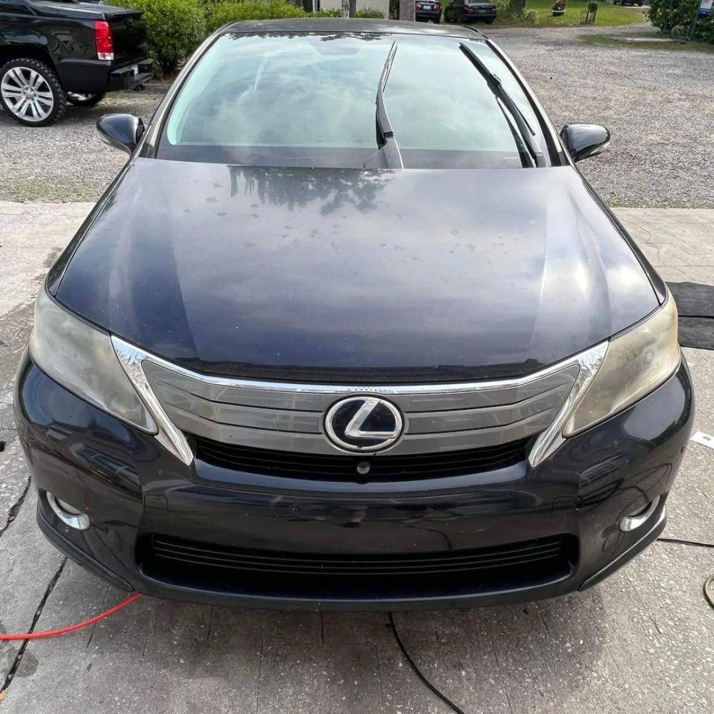 Ilustrasi mobil yang headlamp-nya menguning (instagram.com/ pleasantdetailsandtint)