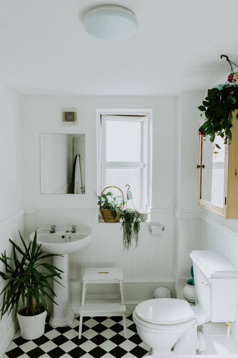 Dekorasi kamar mandi. (unsplash.com/Phil Hearing)