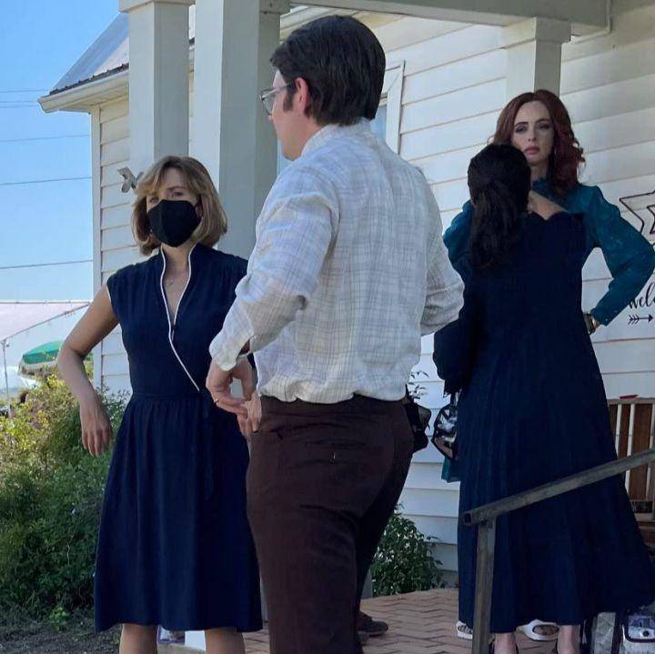potret di balik layar series Love and Death yang dibintangi Elizabeth Olsen (dok.imdb.com)