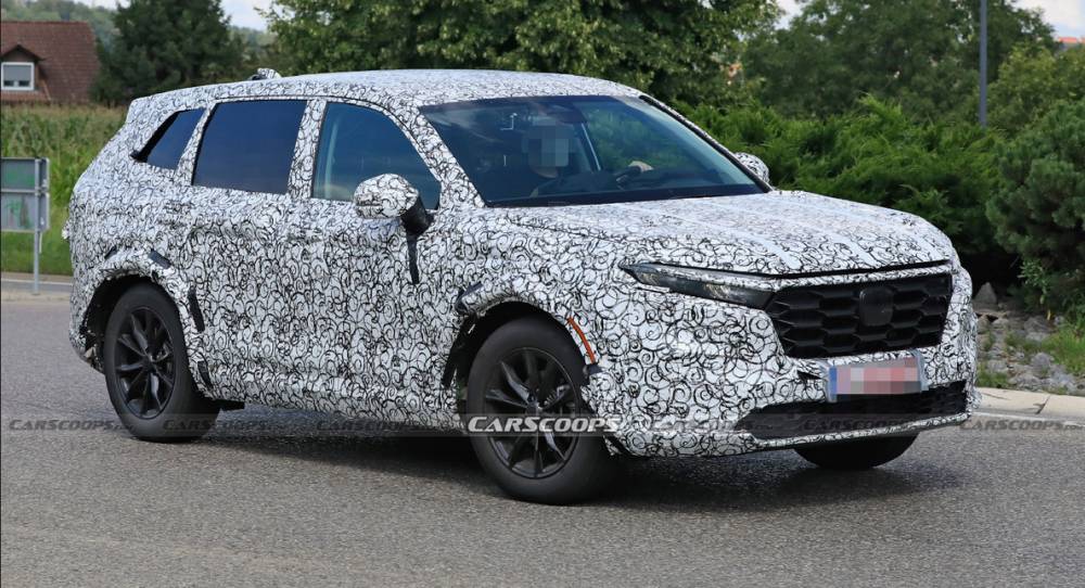 Beberapa bulan lalu sempat beredar juga spyshoot CR-V 2023 (Carscoops.com)
