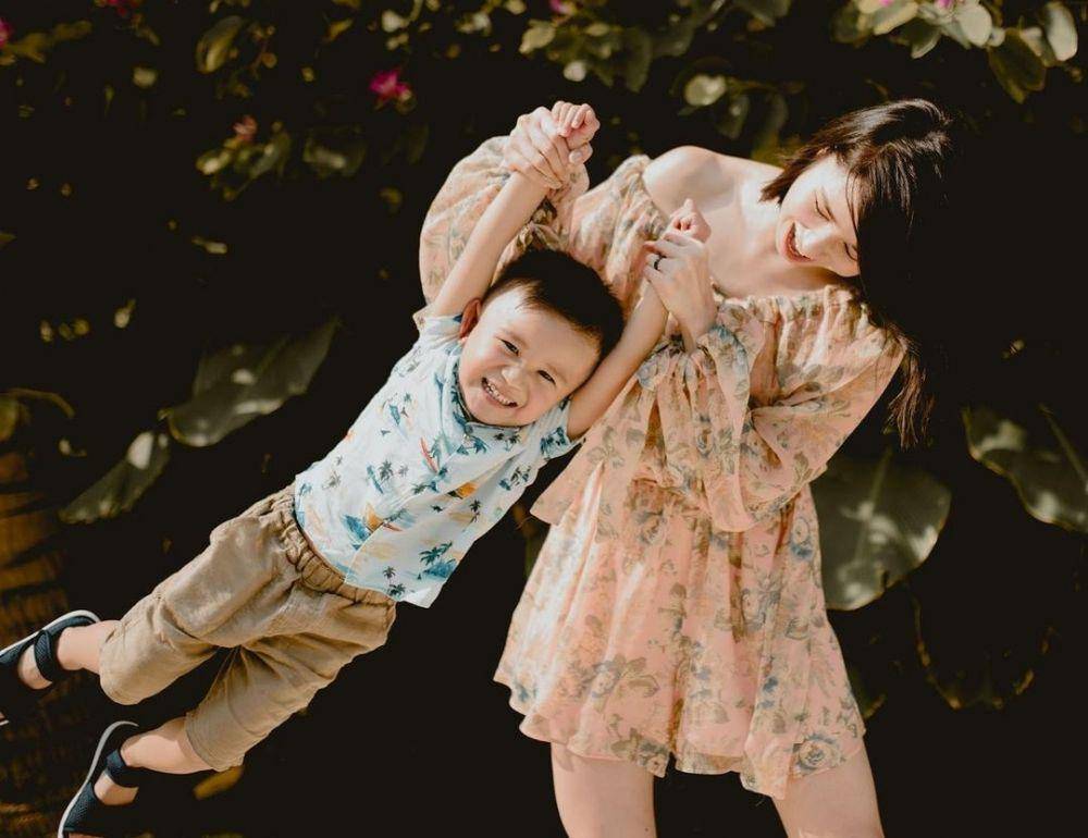 Laura Basuki bersama anak tercinta (instagram/laurabas)