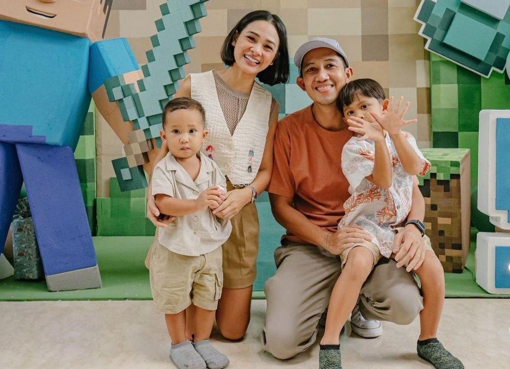 9 Potret Terbaru Keluarga Andien Aisyah yang Selalu Kompak Berempat