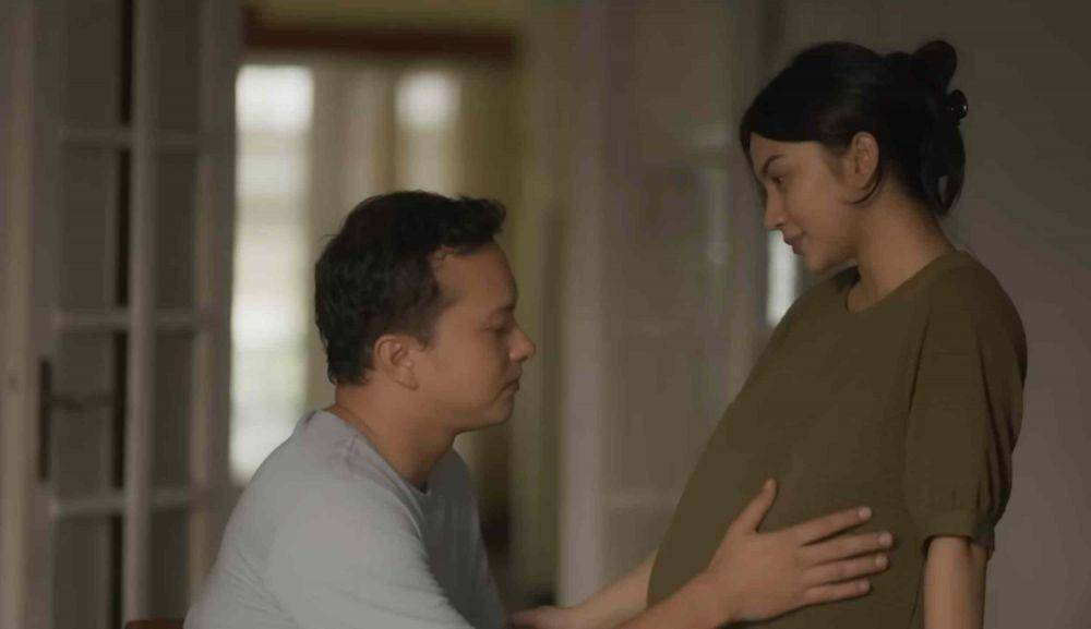 Nicholas Saputra dan Ariel Tatum di Trailer Sayap Sayap Patah (YouTube.com/Denny Siregar Production/)