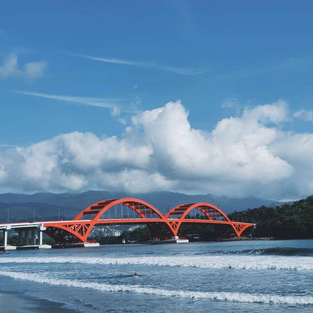 Ilustrasi landmark ikonis di Papua, Jembatan Youtefa (instagram.com/rifqyredha)