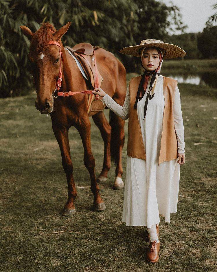 padu padan outfit putih ala selebgram Joyagh (instagram.com/Joyagh)
