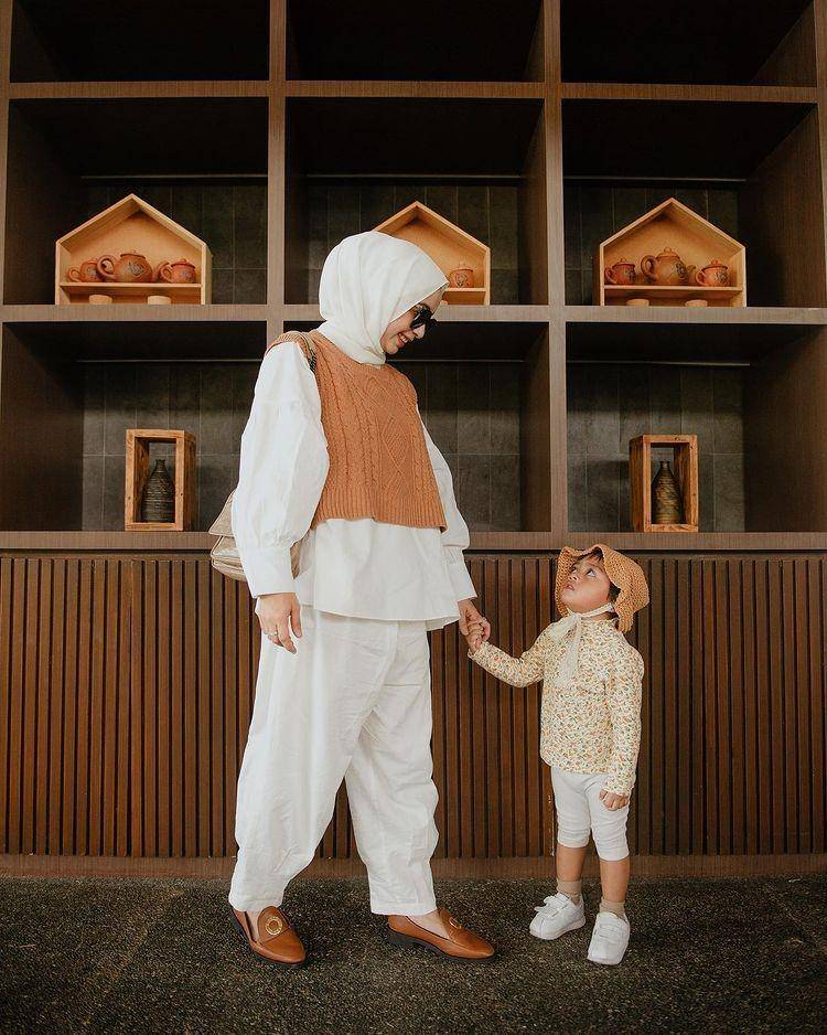 padu padan outfit putih ala selebgram Joyagh (instagram.com/Joyagh)