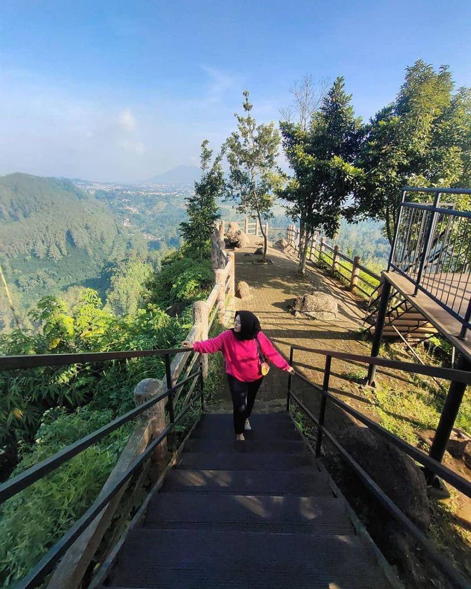 Tebing Keraton Bandung (instagram.com/dessyrosdiana)