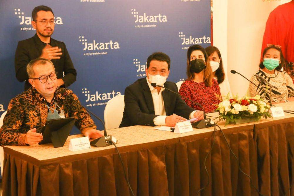 Wakil Gubernur DKI Jakarta Ahmad Riza Patria dan Perwakilan Kongres Dunia Asosiasi Penerbit Internasional ke-33 (IPA World Congress) Tahun 2022. (dok. Humas Pemprov DKI Jakarta)