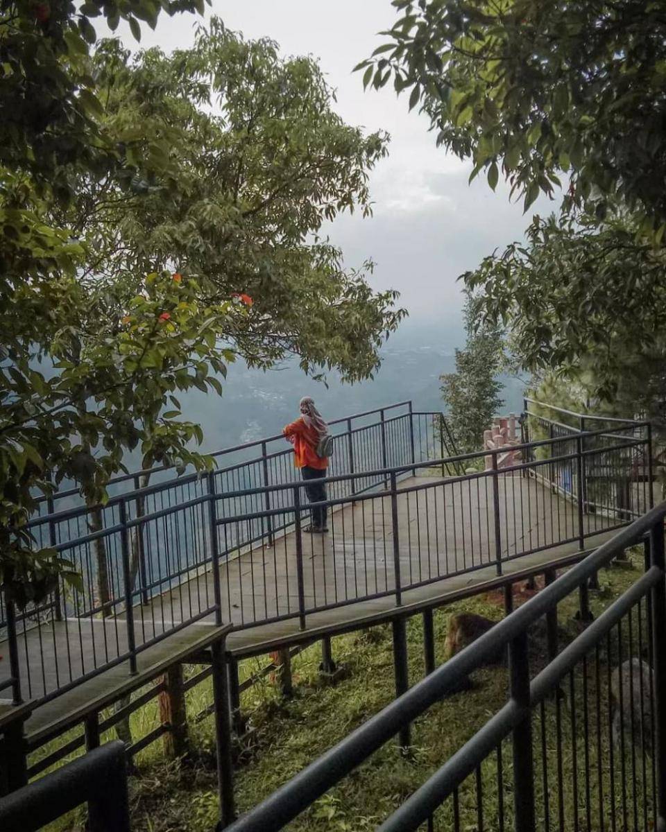 Tebing Keraton Bandung (instagram.com/riaameliari)