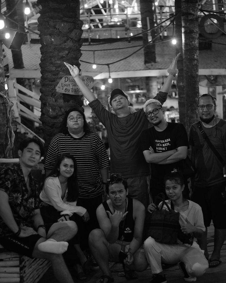 potret tim film Kupu-Kupu Malam (instagram.com/michelleziu)